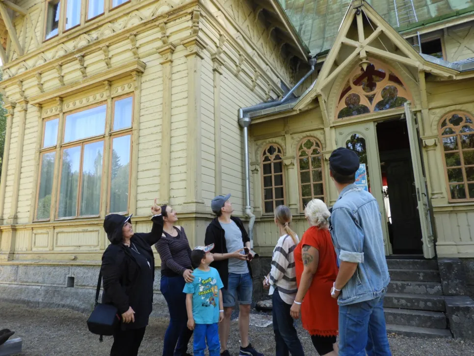 Carlsron museon kummituskierros Natalia Kaleva opas